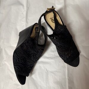 Vince Camuto Signature Vero Cuoio Black Lace Wedge Sandals